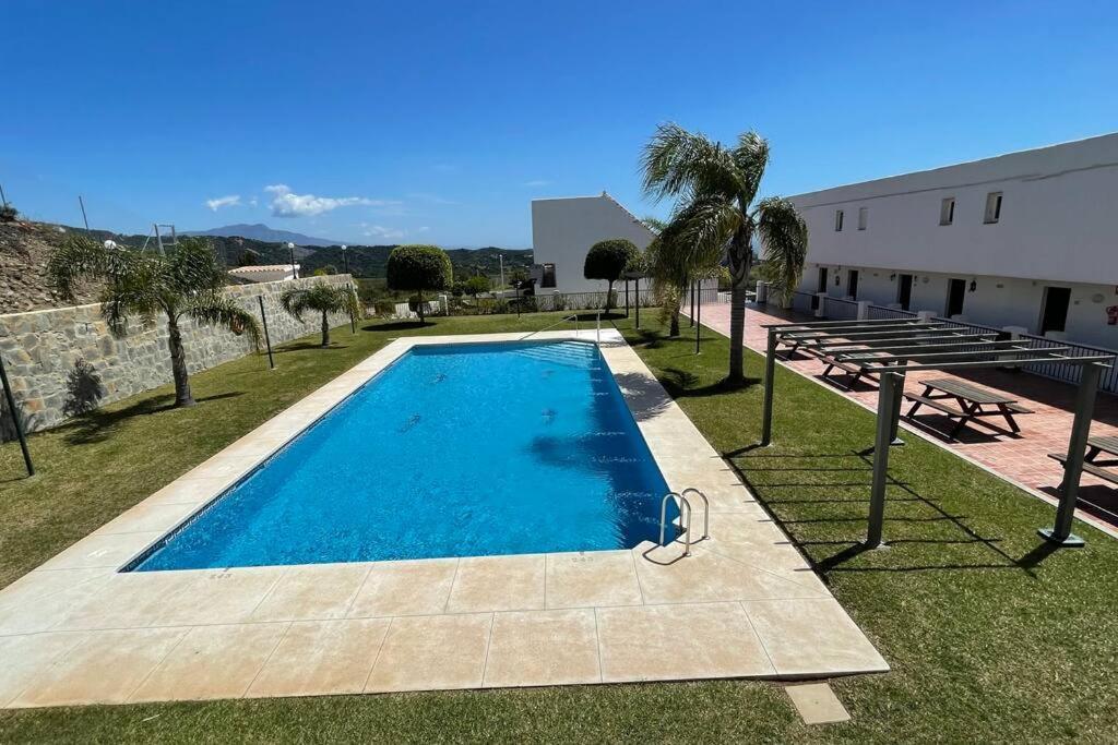 Atico Con Bonita Vista. En Urbanizacion Privada.! Apartman Estepona Kültér fotó